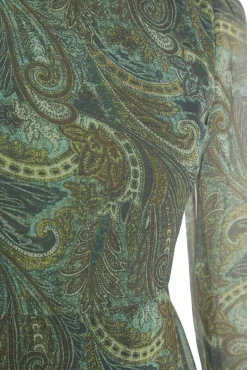 Vestido com folhos