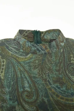 Vestido com folhos