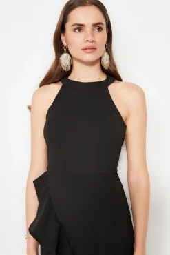 Vestido com folhos