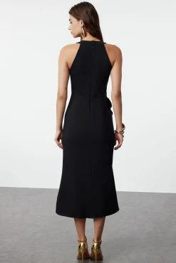 Vestido com folhos