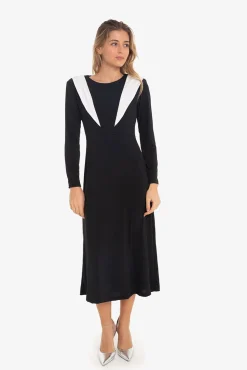Vestido com ombreiras