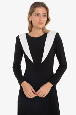 Vestido com ombreiras