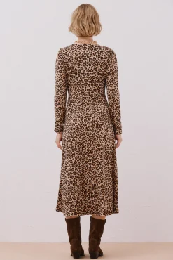 Vestido com peito franzido