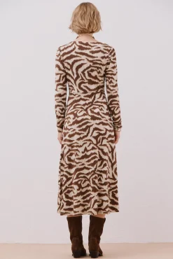 Vestido com peito franzido