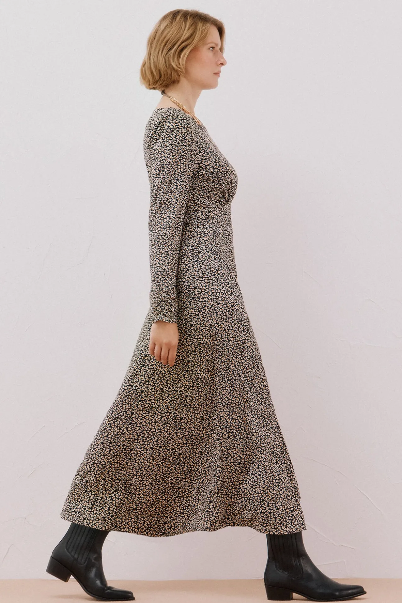 Vestido com peito franzido