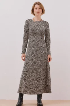 Vestido com peito franzido