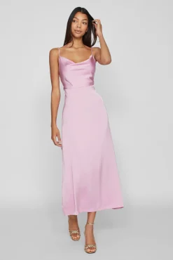 Vestido comprido acetinado com decote drapeado