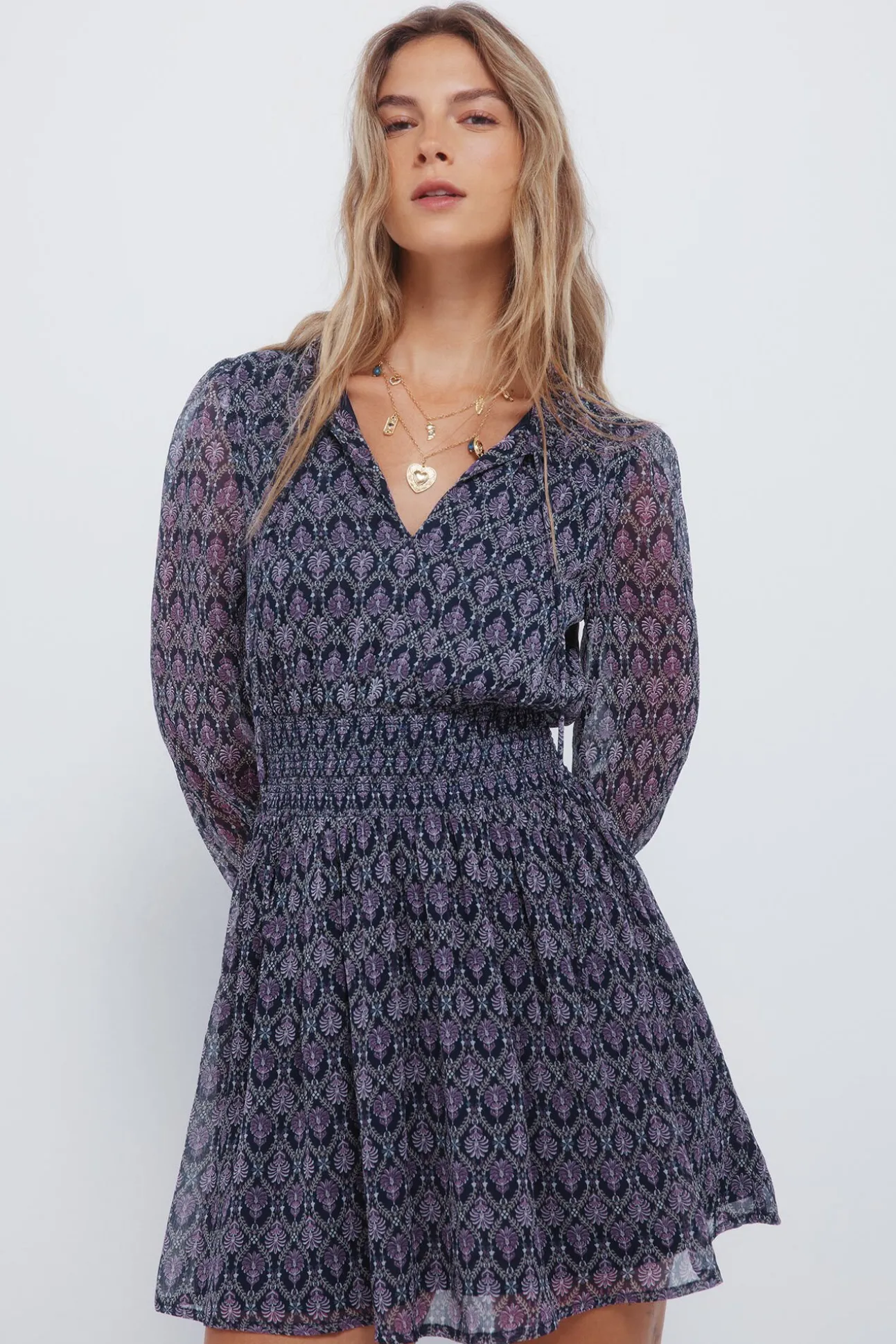 Vestido curto com estampado geométrica