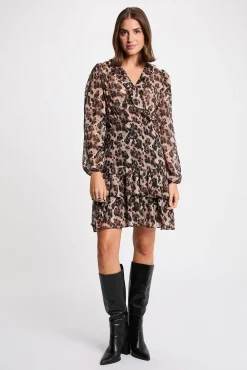 Vestido curto com gola em V