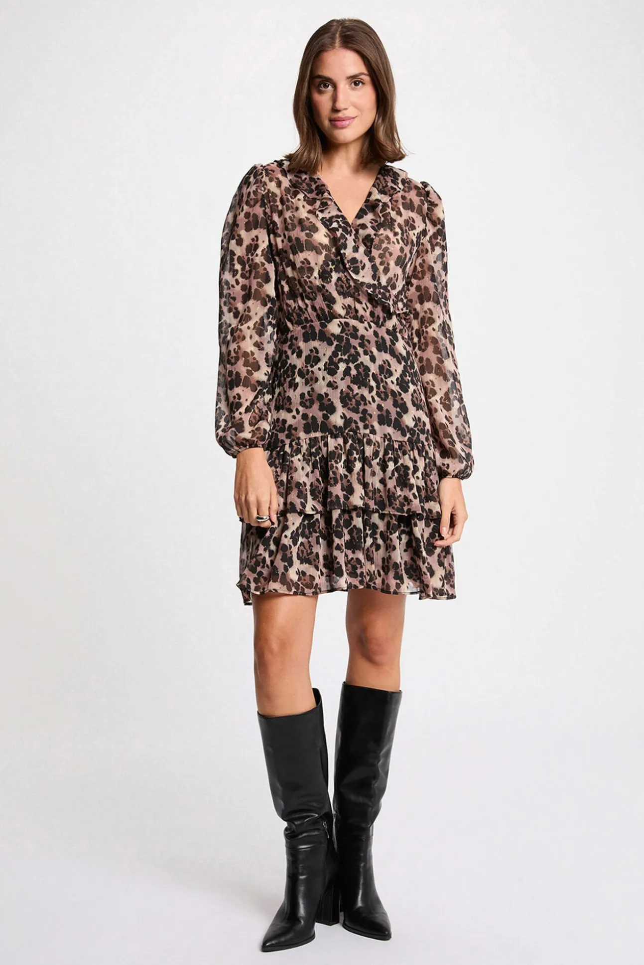Vestido curto com gola em V