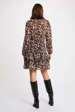 Vestido curto com gola em V