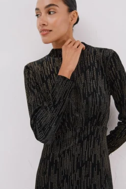 Vestido curto com toques brilhantes