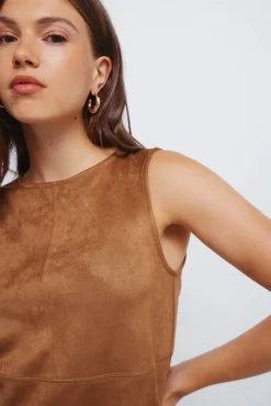 Vestido curto de camurça evasê
