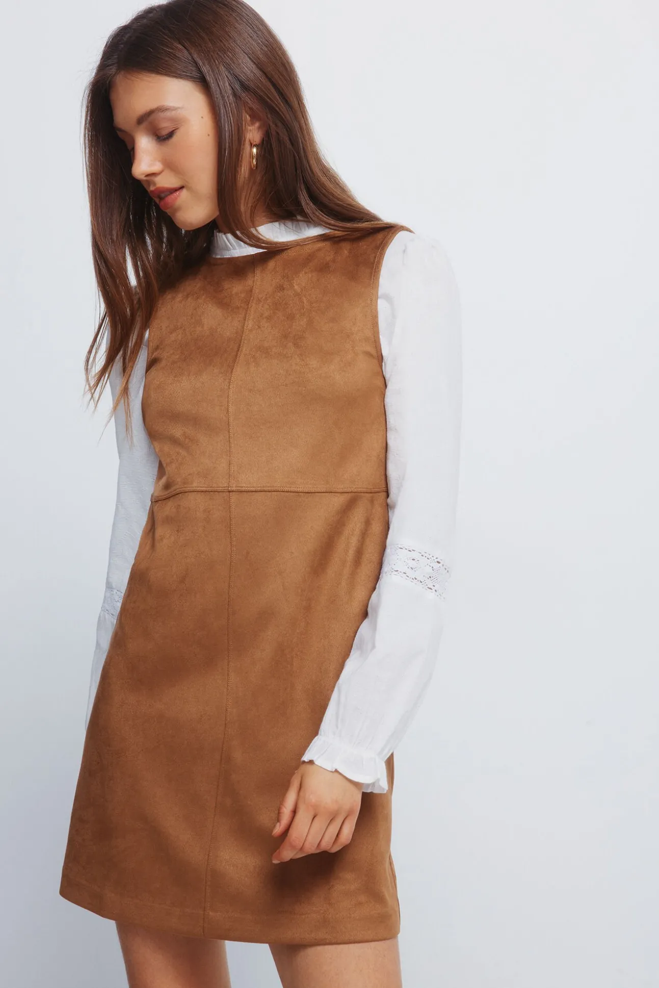 Vestido curto de camurça evasê