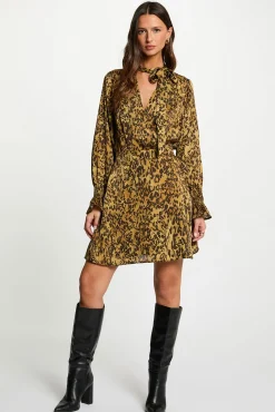 Vestido curto de cetim