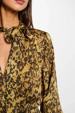 Vestido curto de cetim