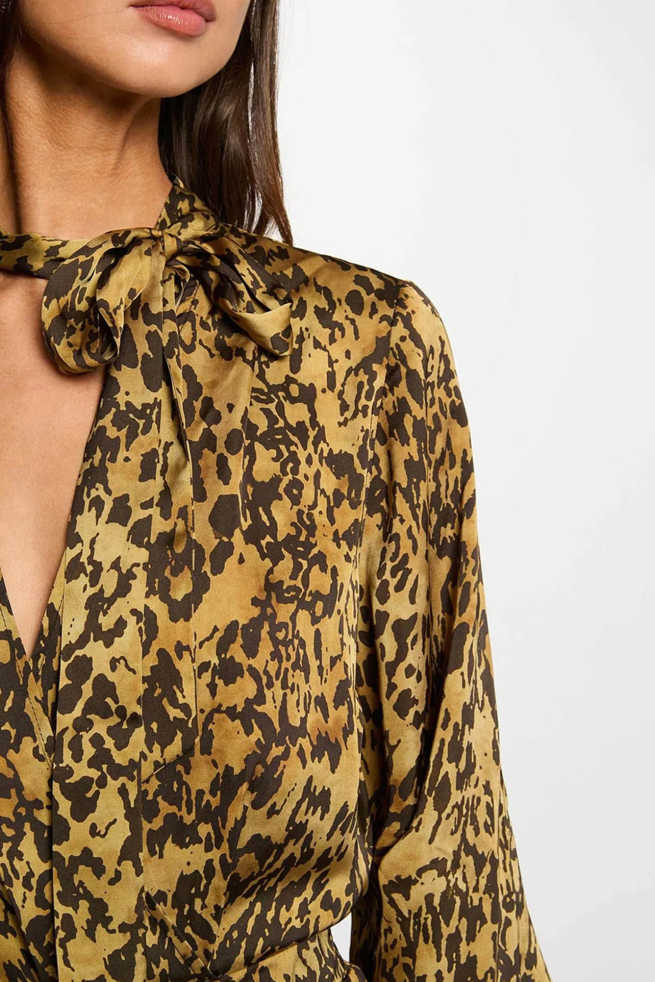 Vestido curto de cetim
