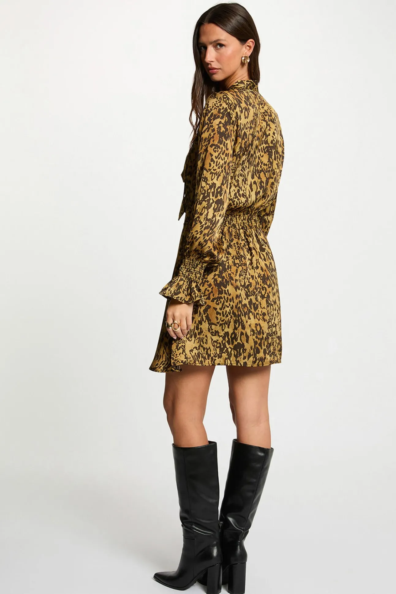 Vestido curto de cetim