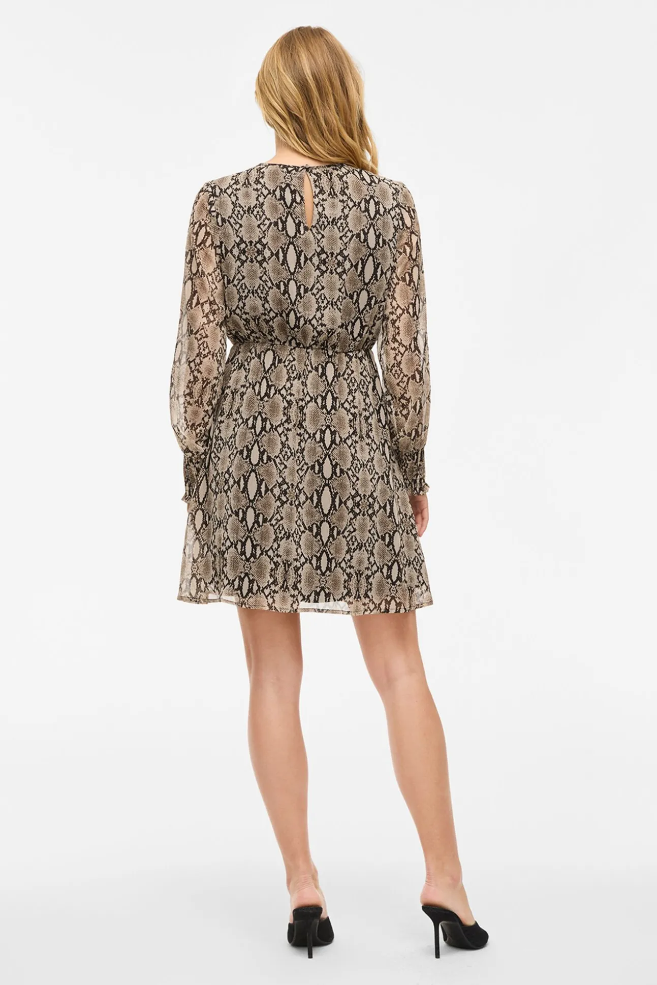 Vestido curto de chiffon com estampado de cobra