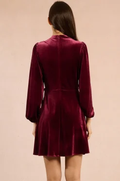 Vestido curto de manga de manga comprida