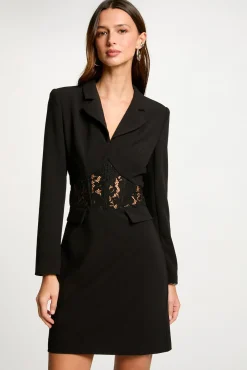 Vestido curto de renda justo