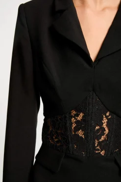 Vestido curto de renda justo