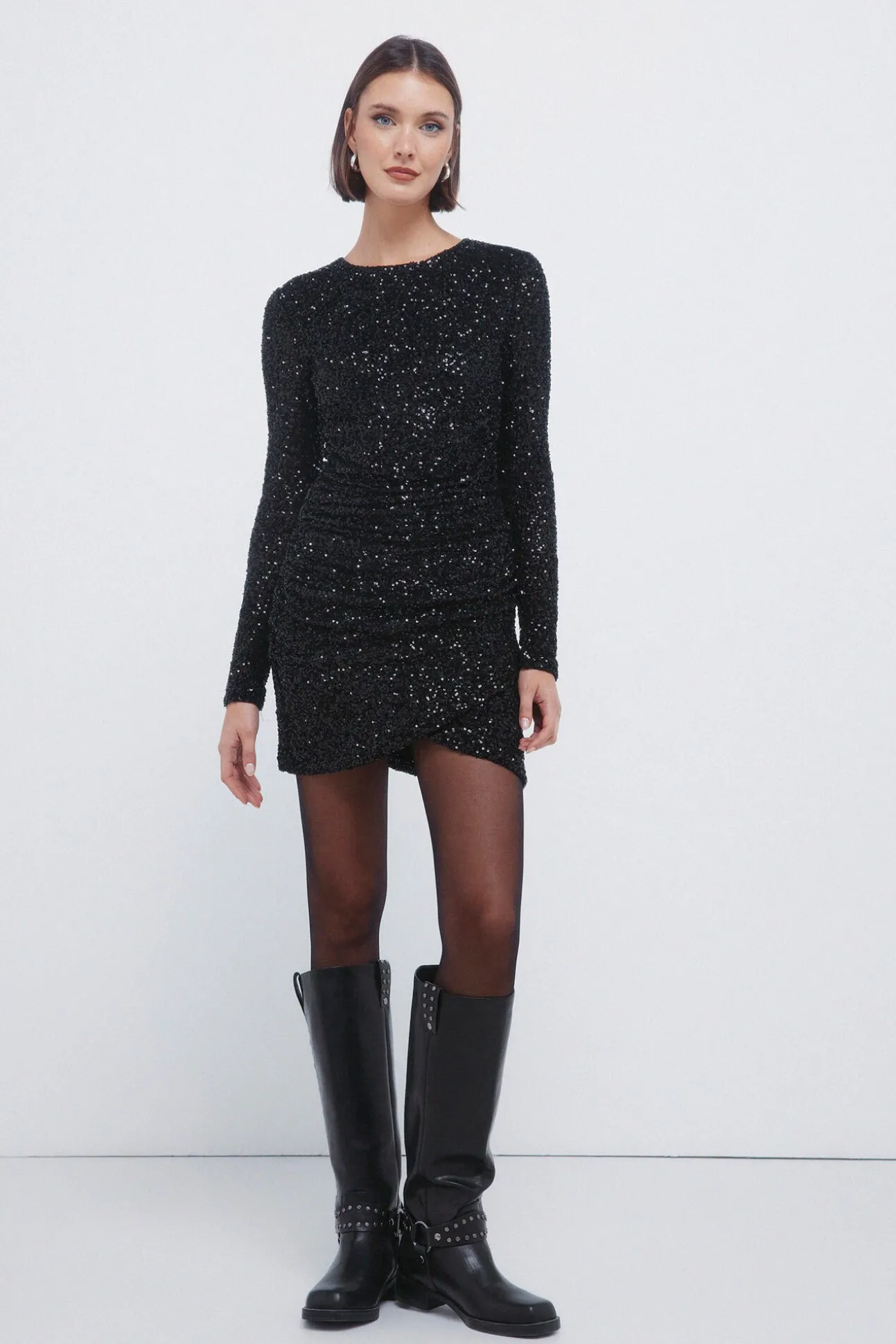 Vestido curto drapeado com lantejoulas