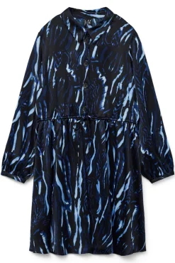 Vestido curto plus size de manga manga