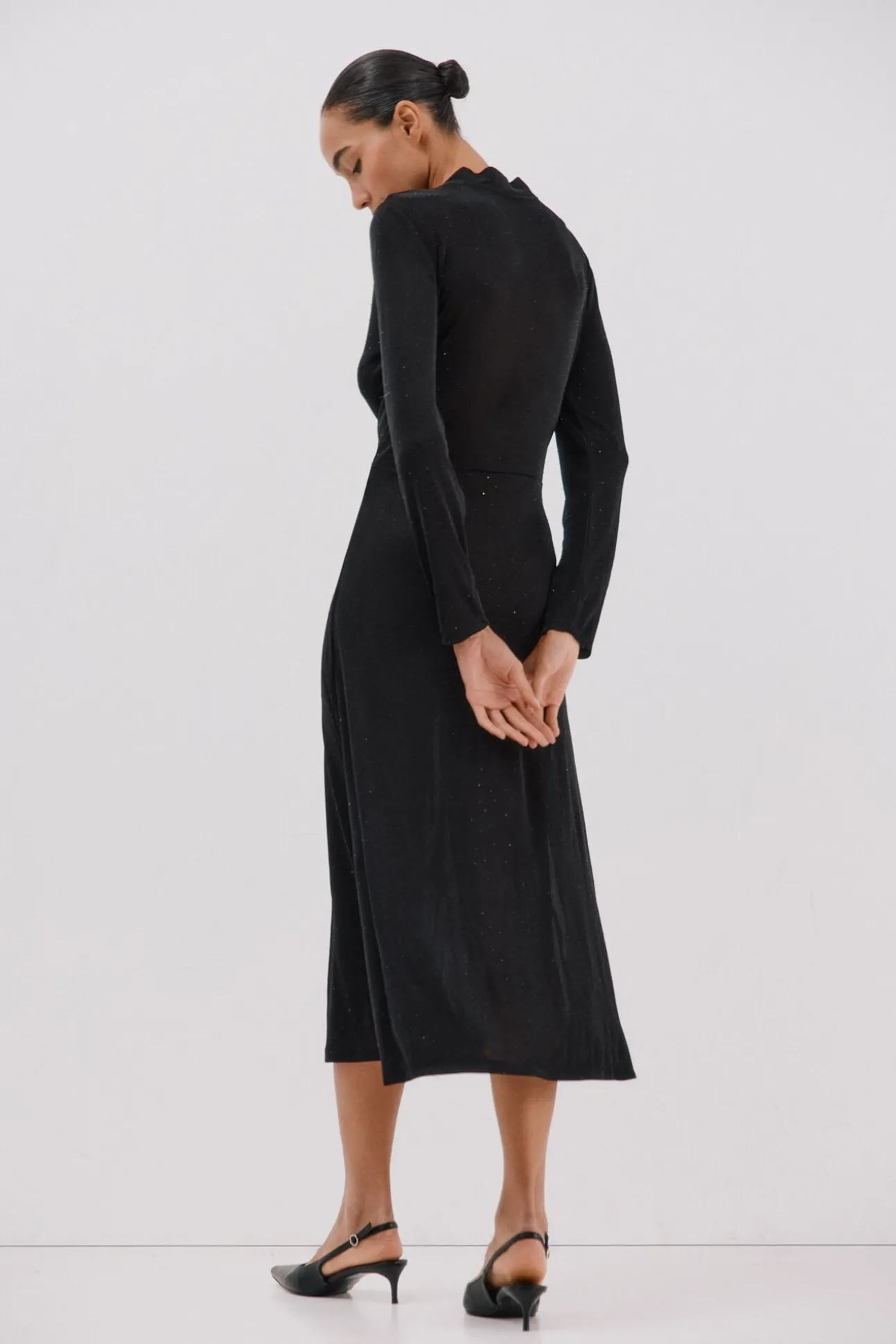 Vestido de cetim brilhante