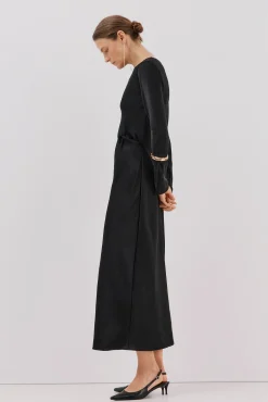 Vestido de cetim com nó