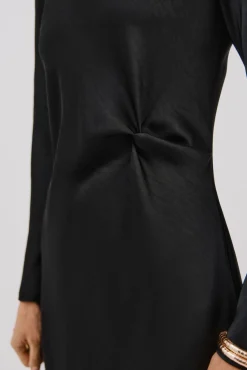 Vestido de cetim com nó