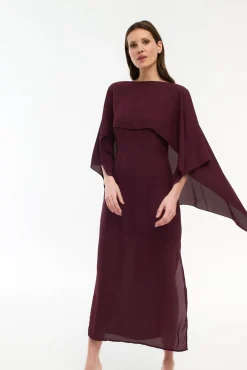 Vestido de chiffon com capa