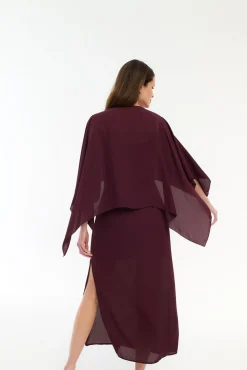 Vestido de chiffon com capa