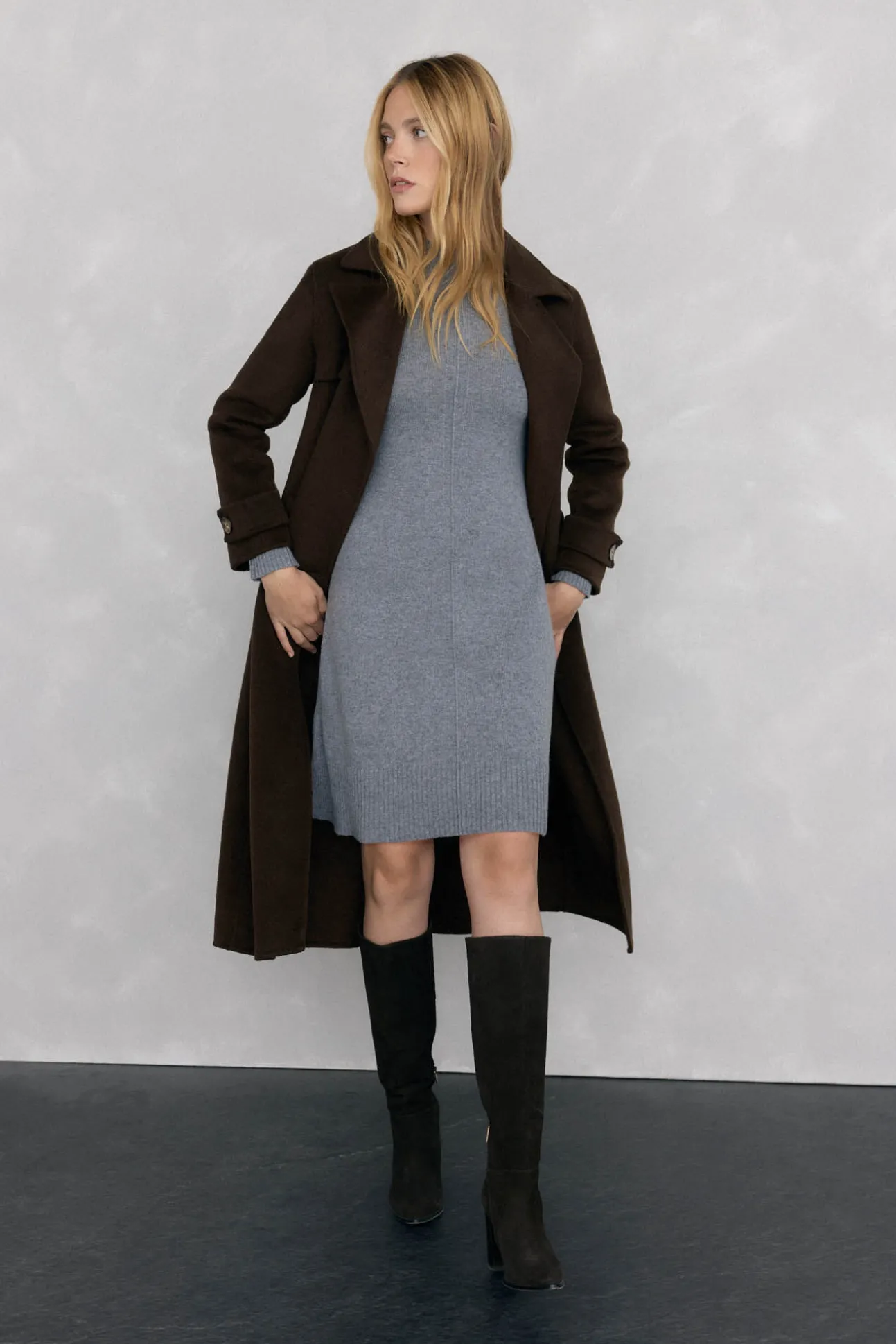 Vestido de malha com costura central em lã
