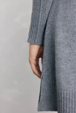 Vestido de malha com costura central em lã
