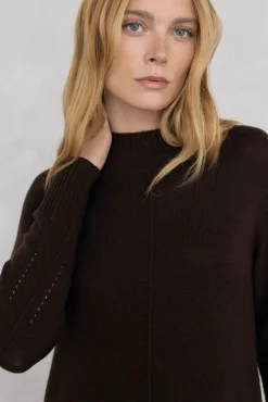 Vestido de malha com costura central em lã