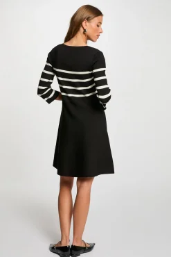 Vestido de malha trapézio riscas