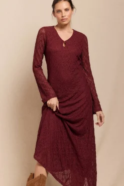 Vestido de renda de manga comprida