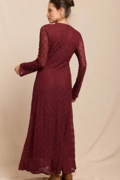 Vestido de renda de manga comprida