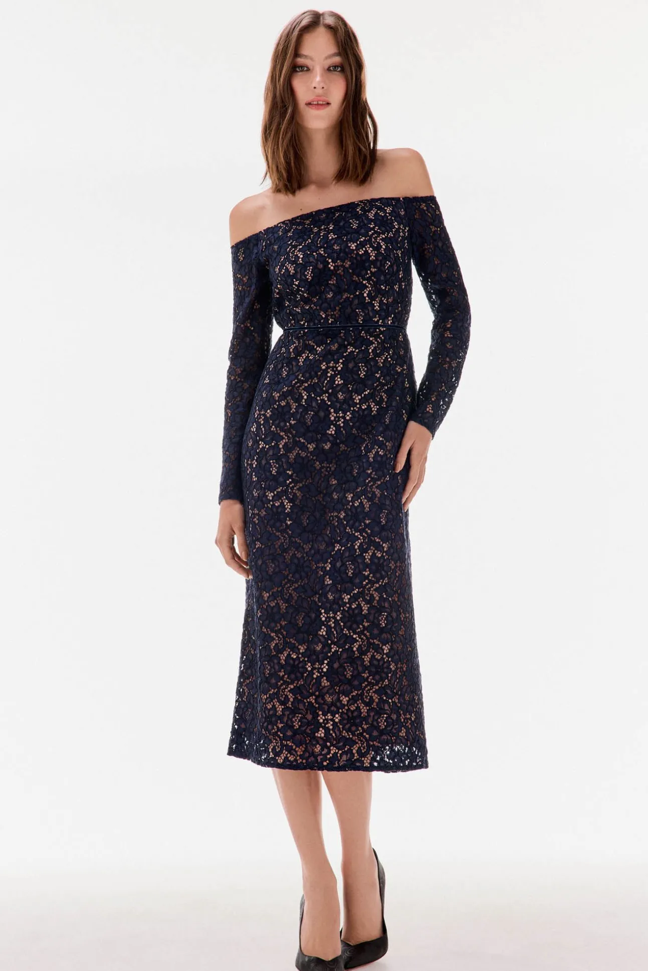 Vestido de renda manga