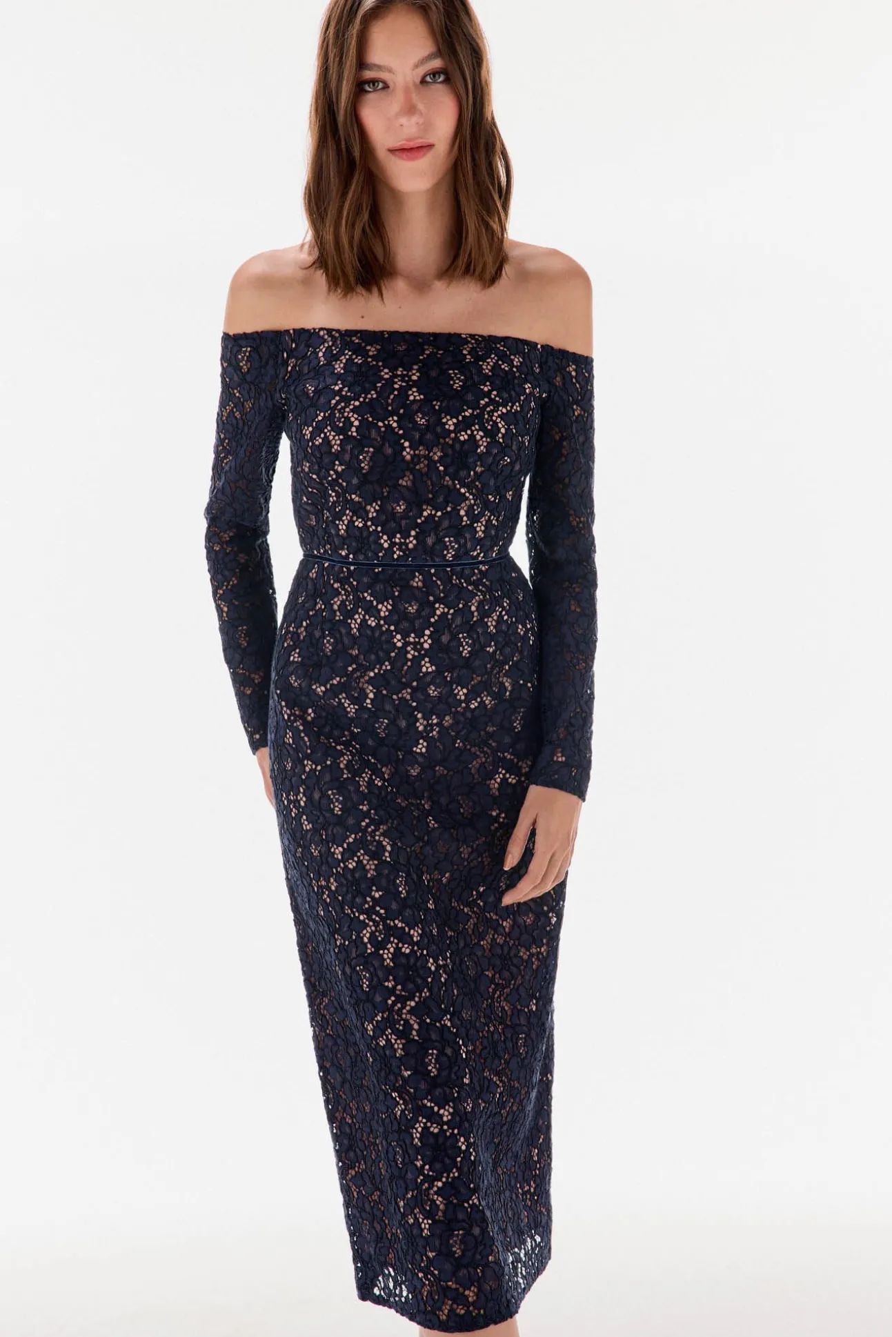 Vestido de renda manga