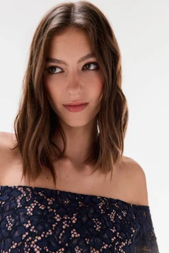 Vestido de renda manga
