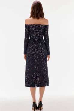 Vestido de renda manga