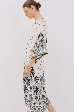 Vestido estampado com franzidos