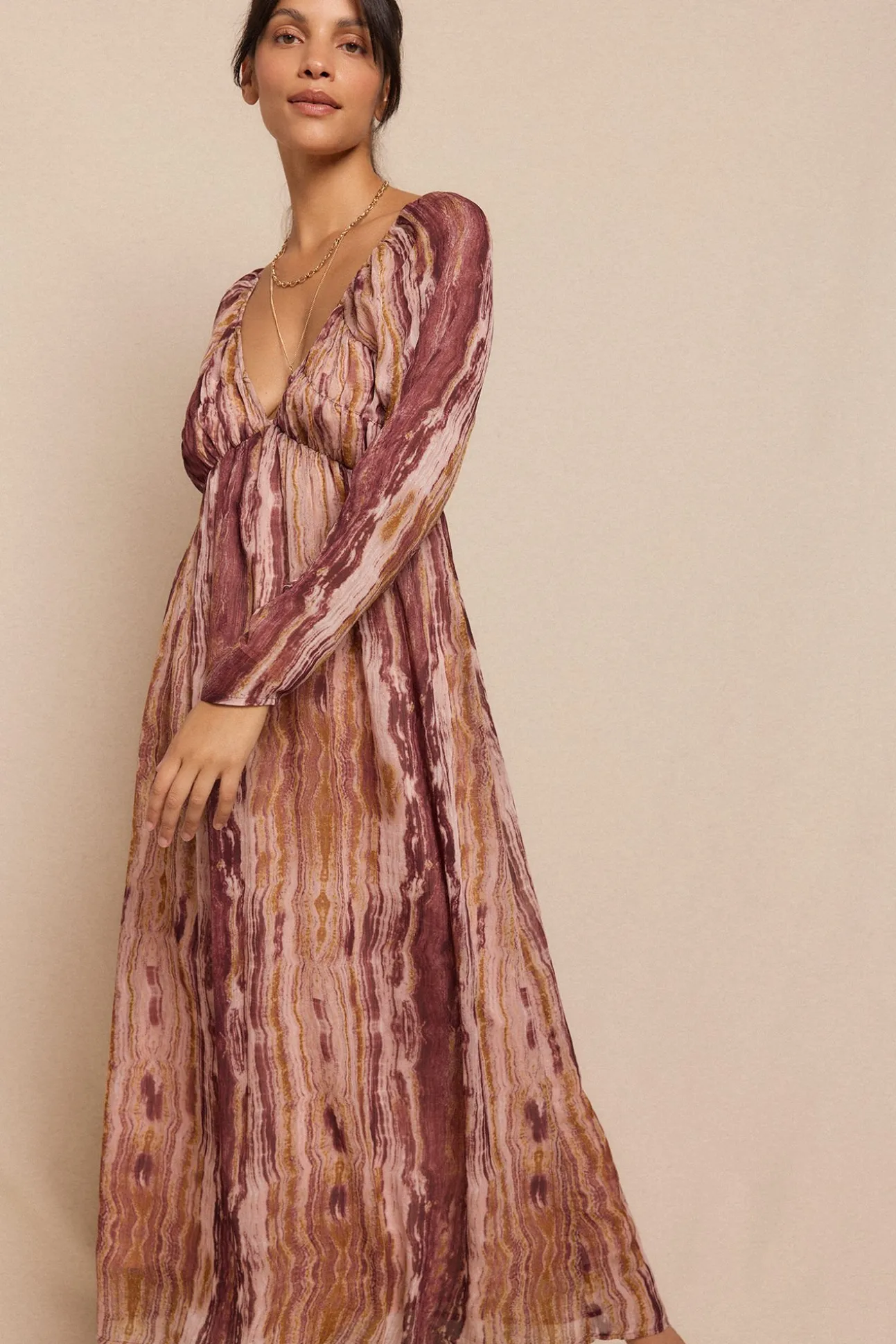 Vestido estampado com franzidos