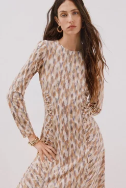 Vestido estampado com franzidos