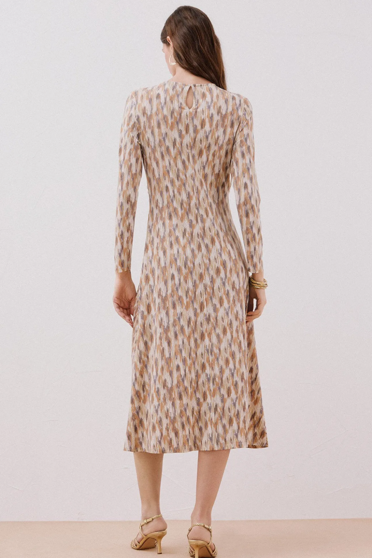 Vestido estampado com franzidos