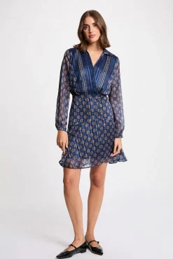 Vestido esvoaçante com gola em V