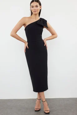 Vestido justo de um ombro só