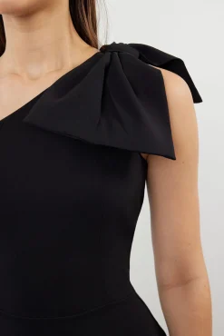 Vestido justo de um ombro só